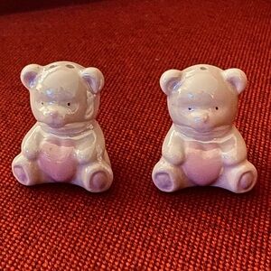Tiny ceramic bear salt & pepper shakers (s&p)